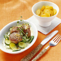 Medaillons auf Sahne-Zucchini