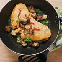 Käseomelett mit Speckpilzen