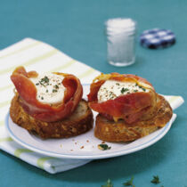 Gebackener Ziegenkäse auf Nussbrot Gebackener Ziegenkäse auf Nussbrot