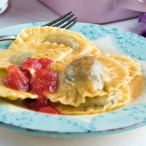 Mohnravioli mit Pflaumensauce