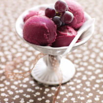 Extravagantes Rotwein-Butter-Eis