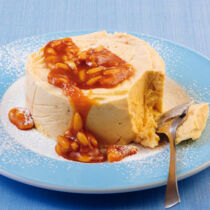 Bratapfelparfait mit Pinienkernkaramell Bratapfelparfait mit Pinienkernkaramell