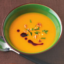 Kürbissuppe mit Bärlauch und Kürbiskernöl