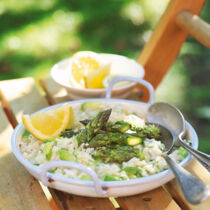 Grüner Spargelrisotto mit Kräutern Grüner Spargelrisotto mit Kräutern