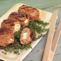 Hacksteaks mit Schafskäse