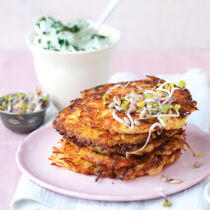 Möhren-Kartoffelplätzchen mit Kräuterquark Möhren-Kartoffelplätzchen mit Kräuterquark