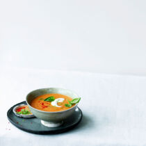 Rote Linsensuppe mit getrockneten Tomaten