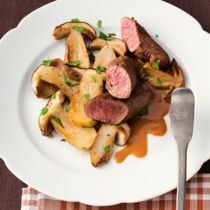 Rehfilets auf Steinpilzen