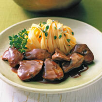 Nudeln mit Hähnchenleberragout Nudeln mit Hähnchenleberragout