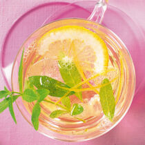 Bowle mit Zitronenverbene Bowle mit Zitronenverbene