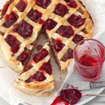 »Linzer« Fleischtorte mit Preiselbeeren