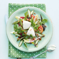 Schinkenmousse mit Spargel, Pflaumen und Rucola