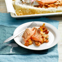 Gefüllte Lachsforelle im Salzmantel Gefüllte Lachsforelle im Salzmantel