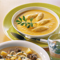 Karottensuppe mit Knöpfle Karottensuppe mit Knöpfle
