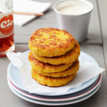 Hirsebratlinge mit Schnittlauchdip Hirsebratlinge mit Schnittlauchdip