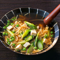 Asia-Nudelsuppe mit Tofu