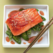 Terriyaki-Lachs mit Sesam-Zuckerschoten Terriyaki-Lachs mit Sesam-Zuckerschoten