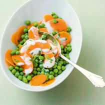 Möhren und Erbsen in Sahnesauce Möhren und Erbsen in Sahnesauce