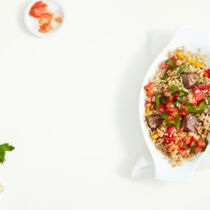 Gebratener Paprikareis mit Lamm-Nuggets Gebratener Paprikareis mit Lamm-Nuggets