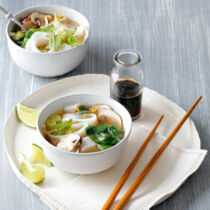 Vietnamesische Nudelsuppe Vietnamesische Nudelsuppe