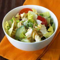 Nudelsalat mit cremigem Dressing Nudelsalat mit cremigem Dressing