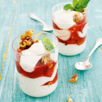 Vanillecreme mit Rhabarberkompott Vanillecreme mit Rhabarberkompott