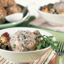 Rucola-Semmelknödel mit Rahmpilzen Rucola-Semmelknödel mit Rahmpilzen
