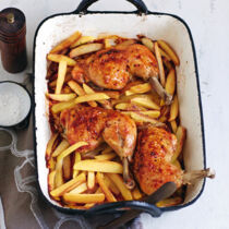 Chili-Hähnchen und Pommes vom Blech Chili-Hähnchen und Pommes vom Blech