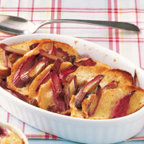 Scheiterhaufen mit Rhabarber Scheiterhaufen mit Rhabarber