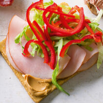 Putenbrust-Sandwich mit Erdnussbutter Putenbrust-Sandwich mit Erdnussbutter