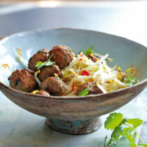 Asia-Hackbällchen mit Sprossengemüse