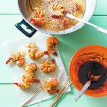 GARNELEN IM KNUSPRIGEN NUDELKLEID