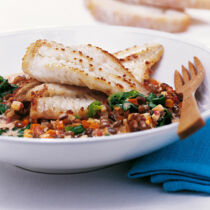 Steinbuttfilets auf Sahnelinsen