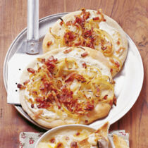 Brotfladen mit Speck-Zwiebeln