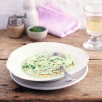 Erbsenschaumsuppe mit Mandeln Erbsenschaumsuppe mit Mandeln