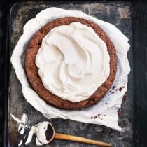 Nusskuchen mit Kirschen und Zimt Nusskuchen mit Kirschen und Zimt