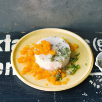 Kokos-Grießpudding mit Mango