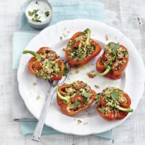 Gefüllte Paprikaschoten mit Minzejoghurt Gefüllte Paprikaschoten mit Minzejoghurt