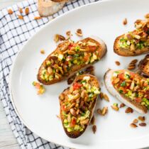 Bruschette mit Zucchini und scharfen Kernen