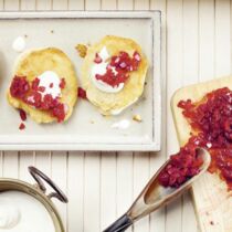 Blini mit Rote-Bete-Kaviar Blini mit Rote-Bete-Kaviar