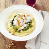 Polenta mit Spinat und verlorenen Eiern Polenta mit Spinat und verlorenen Eiern