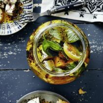 Schafskäse in Kräuteröl