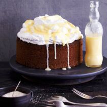 Walnusstorte mit Sahne und Eierlikör Walnusstorte mit Sahne und Eierlikör