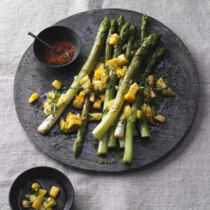 Spargelsalat mit Mango und Chili