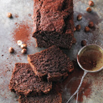 Schokoladenkuchen mit Zucchini und Nüssen Schokoladenkuchen mit Zucchini und Nüssen