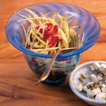 Weißkohlsalat mit Granatapfelkernen Weißkohlsalat mit Granatapfelkernen