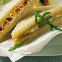Tramezzini mit Tunfischcreme und Rucola Tramezzini mit Tunfischcreme und Rucola