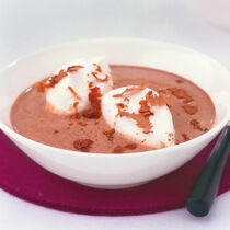 Schokosuppe mit Schneenockerl Schokosuppe mit Schneenockerl
