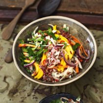 Roter Reissalat mit Mango und Frischkäse-Limetten-Dressing Roter Reissalat mit Mango und Frischkäse-Limetten-Dressing