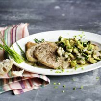 Minutensteaks mit Zucchini-Kapern-Sauce